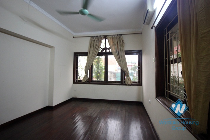 Commodious and unfurnished house for rent in Nghi Tam, Ha Noi